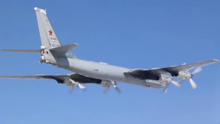 Два российских бомбардировщика Ту-95МС пролетели вблизи Аляски