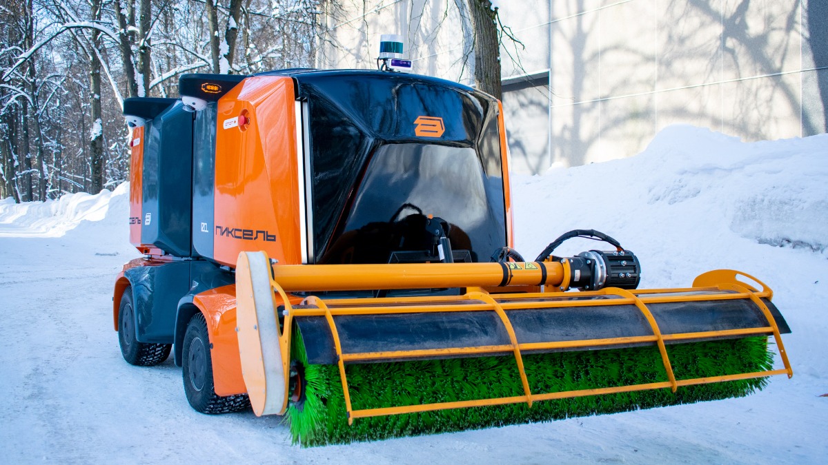 Собянин: Решили оставить роботов-уборщиков в парках Москвы на постоянной основе