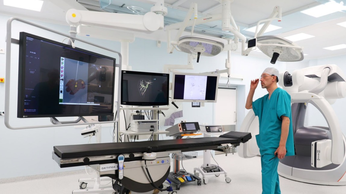 Собянин: Операционные столичных больниц переоснащаем по последнему слову техники