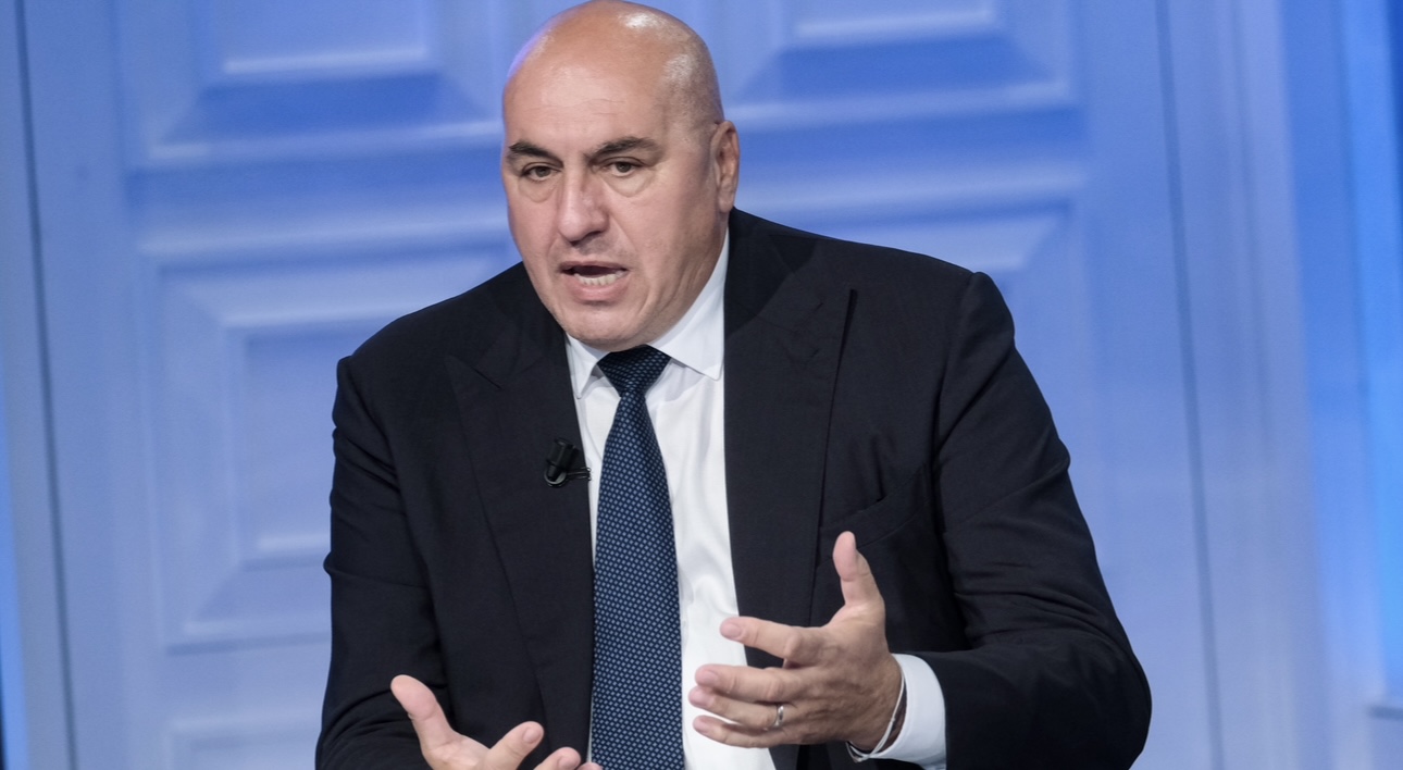 Министра обороны Италии Крозетто экстренно госпитализировали в Риме 