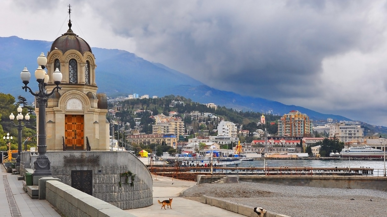 Часовня Новомучеников и Исповедников Российских стала важной частью набережной Ялты