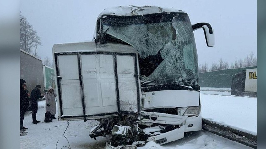 Два рейсовых автобуса столкнулись в подмосковном Ступине