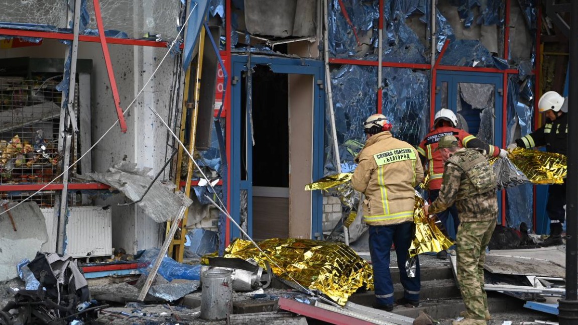 Пять человек погибло и 18 ранено в результате ракетного удара по Белгороду