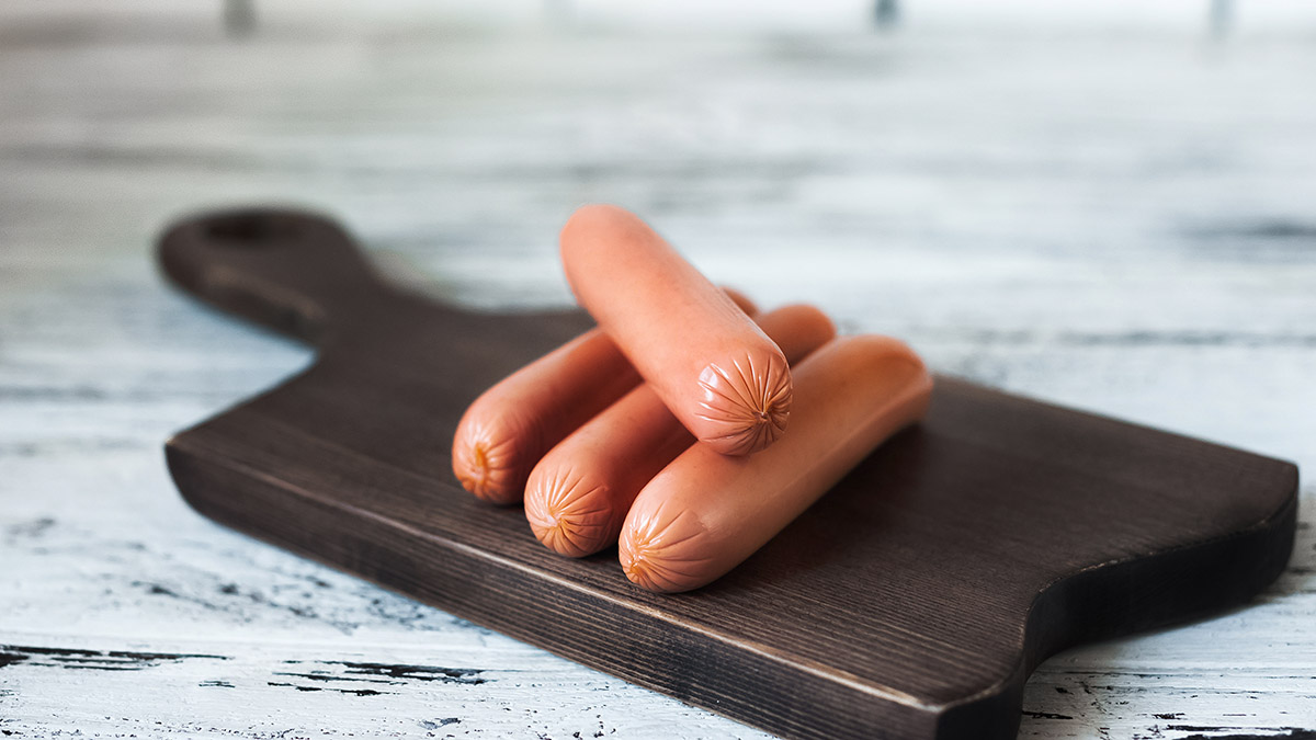 Сальмонеллу нашли в сосисках производителя бренда «Папа может»