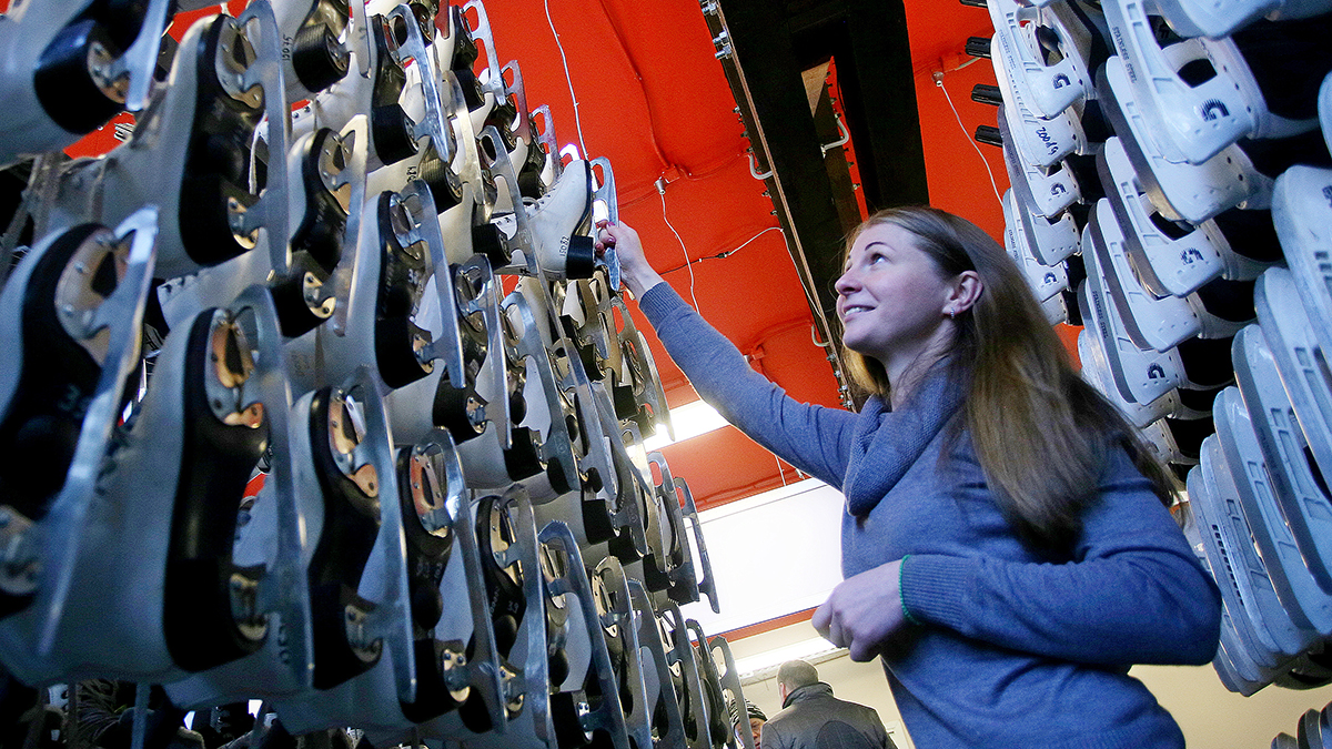 Стало известно, когда откроется каток в Парке Горького