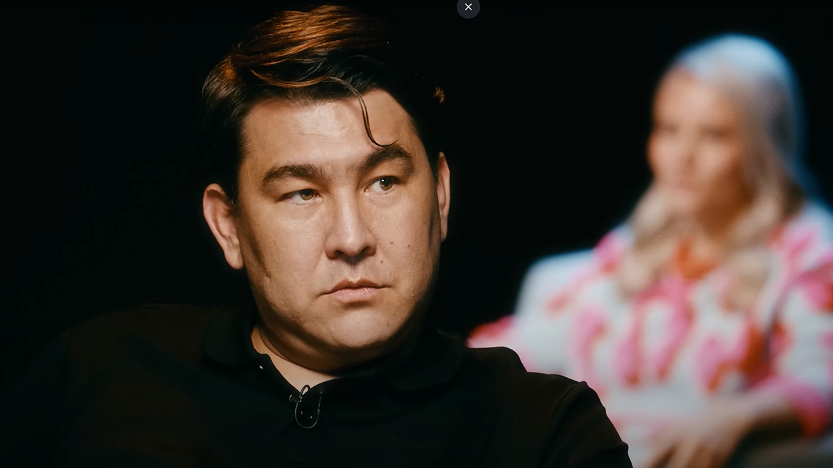 Комика Азамата Мусагалиева внесли в список угроз нацбезопасности Украины