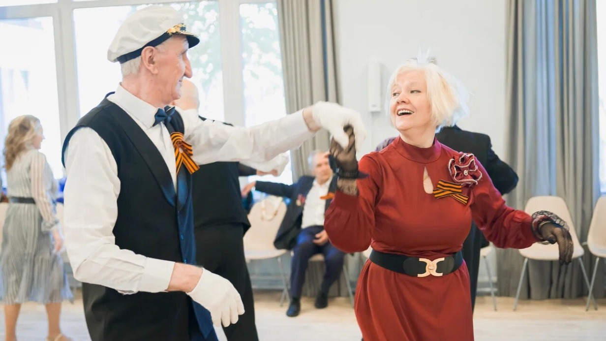 Москвичей старшего поколения пригласили посетить культурную программу к Дню защитника Отечества