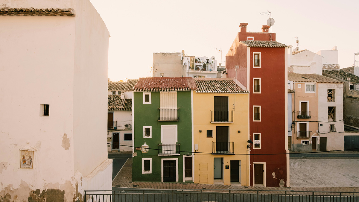 DM: Тысячи жителей Испании потребовали лишить туристов съемного жилья