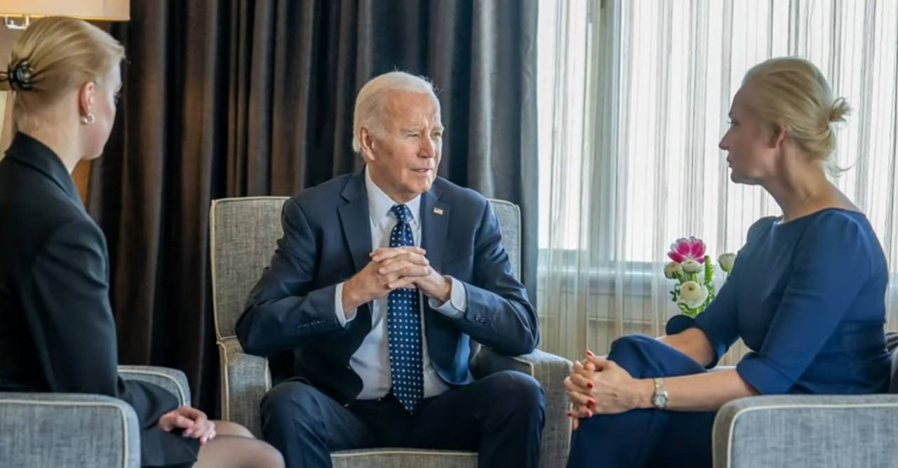 Байден встретился со вдовой и дочерью Навального