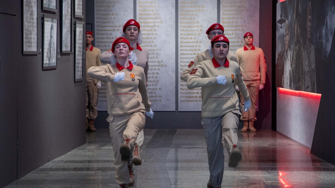 Более 85 новых имен героев СВО добавили на мемориальную стену в Музее Победы