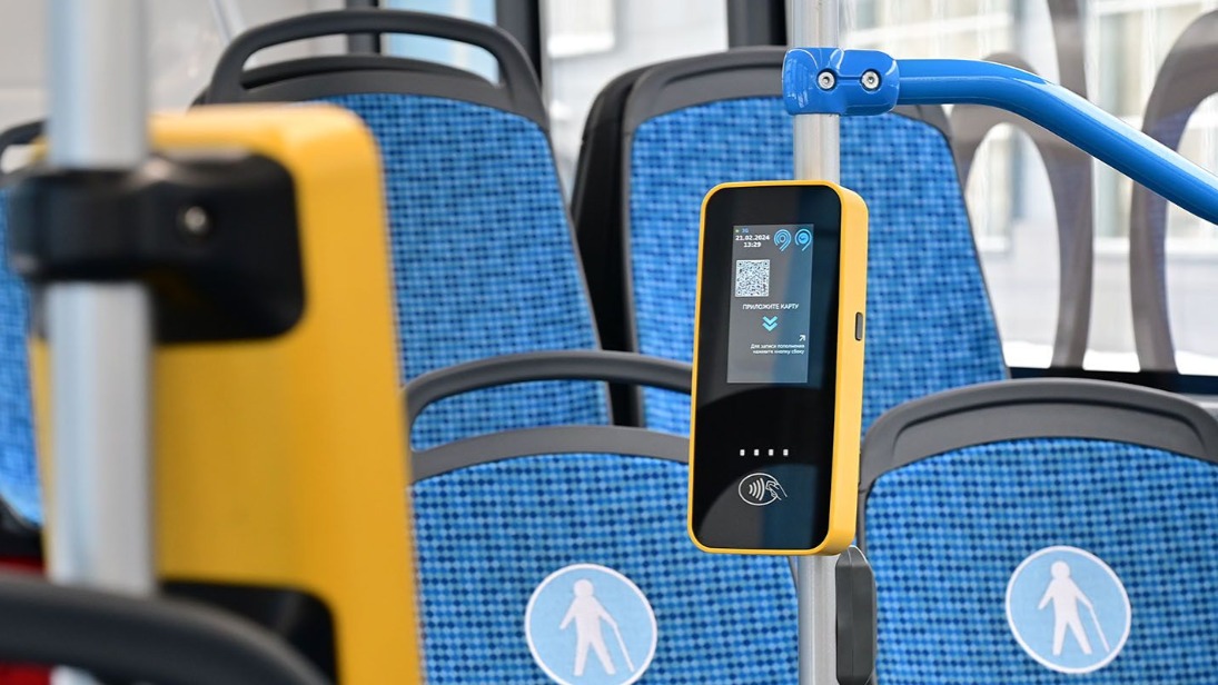 Новые валидаторы установили в московских автобусах и электробусах