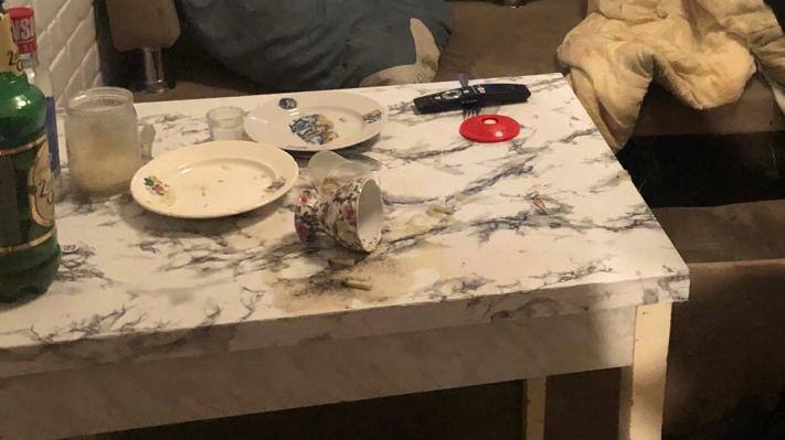  Тело мужчины с ножевыми ранениями нашли на лестничной клетке дома в Зеленограде