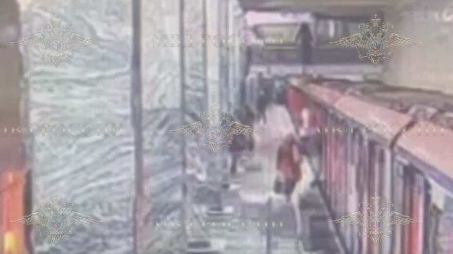 Зацепер проехал по Сокольнической линии метро на крыше поезда. Видео