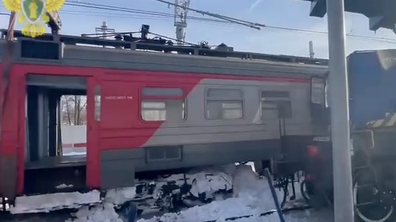 Прокуратура показала видео последствий схода электрички с рельсов в Апрелевке