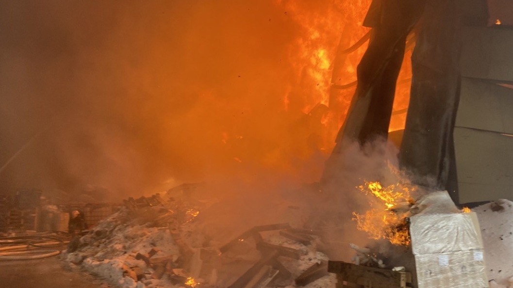 Склад загорелся в подмосковном Раменском