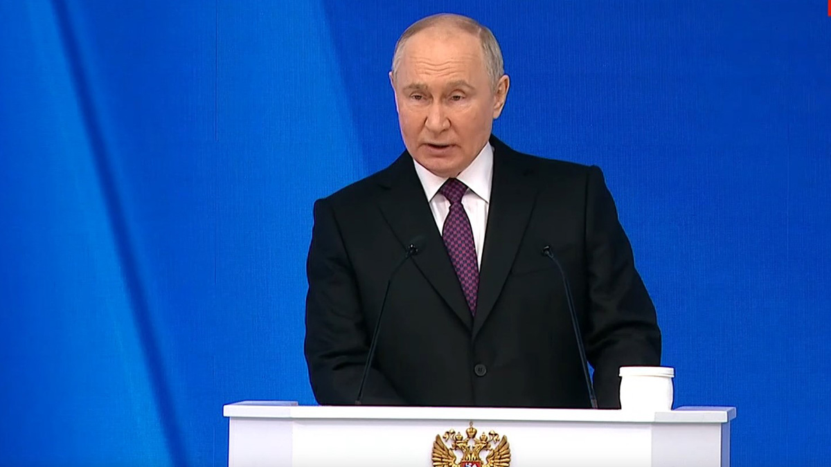 Путин: Утверждения о планах РФ разместить ядерное оружие в космосе голословны