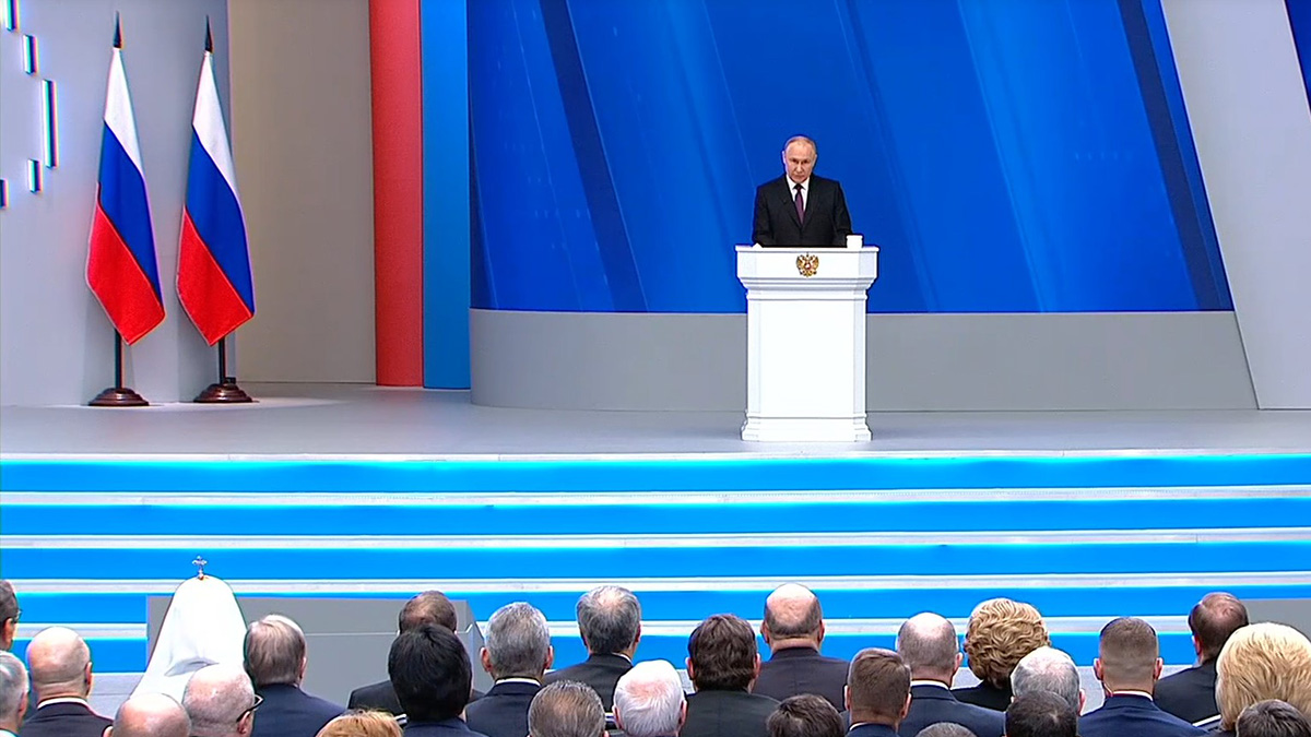 Путин назвал бредом утверждения, что Россия готовится напасть на Европу