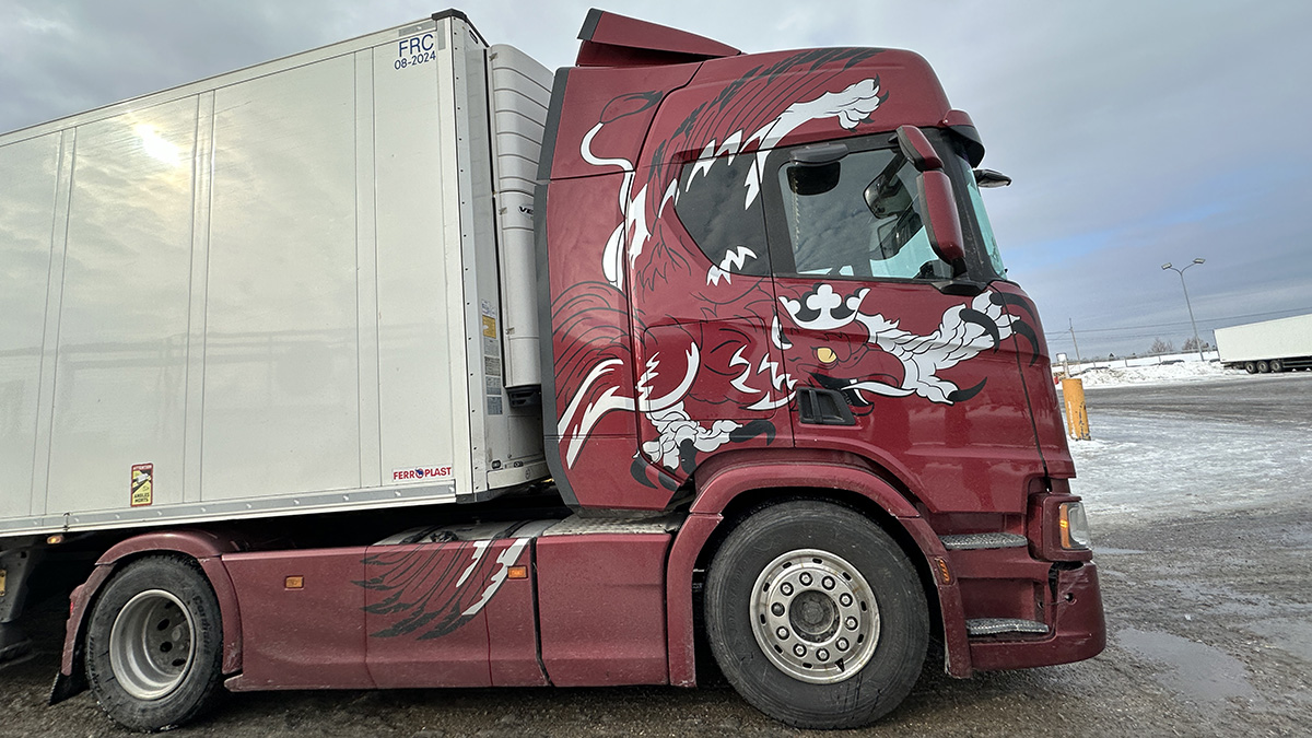 Большое количество нераспроданных грузовиков скопилось на складах в РФ