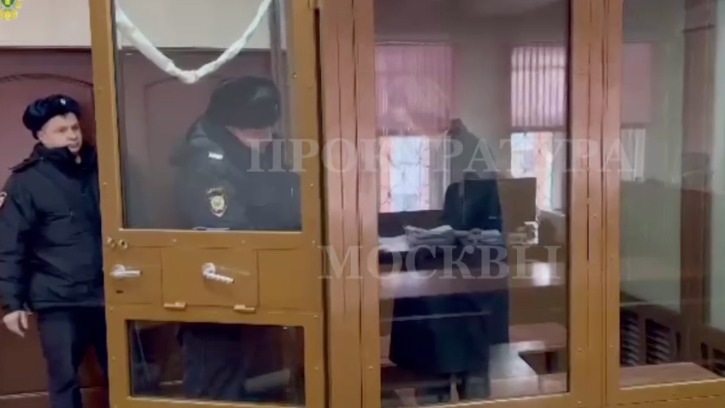 Суд арестовал мужчину, напавшего на москвича на открытии мемориальной доски