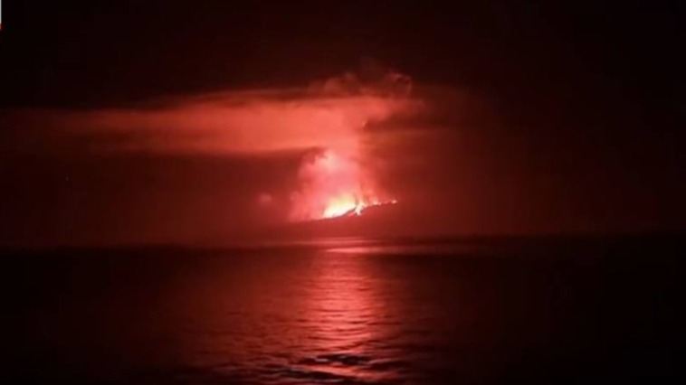 Началось извержение вулкана Ла Кумбре на Галапагосском архипелаге