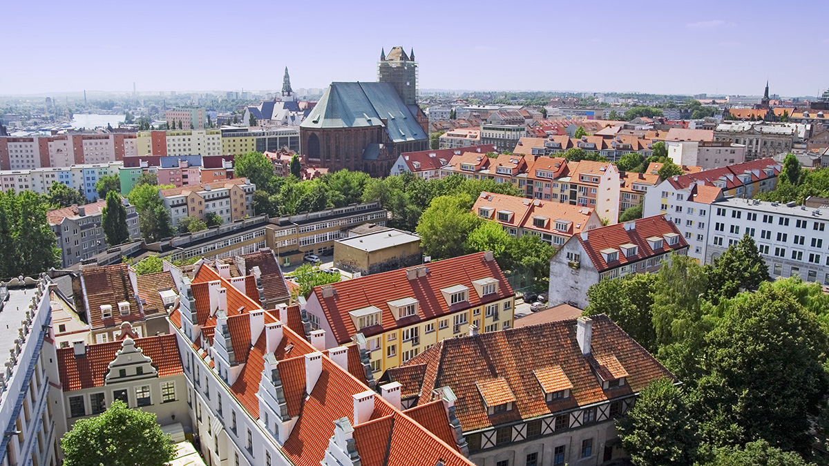 Легковой автомобиль въехал в толпу людей в центре польского Щецина