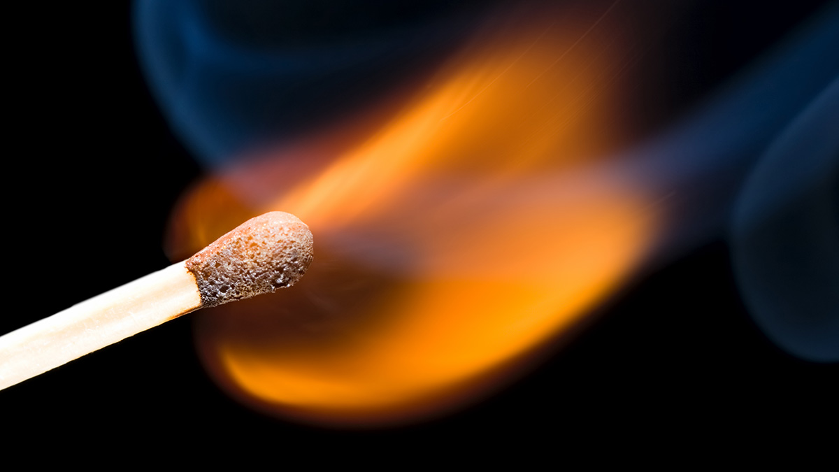 СМИ: Акробат облил бензином московский бар из-за потерянного телефона