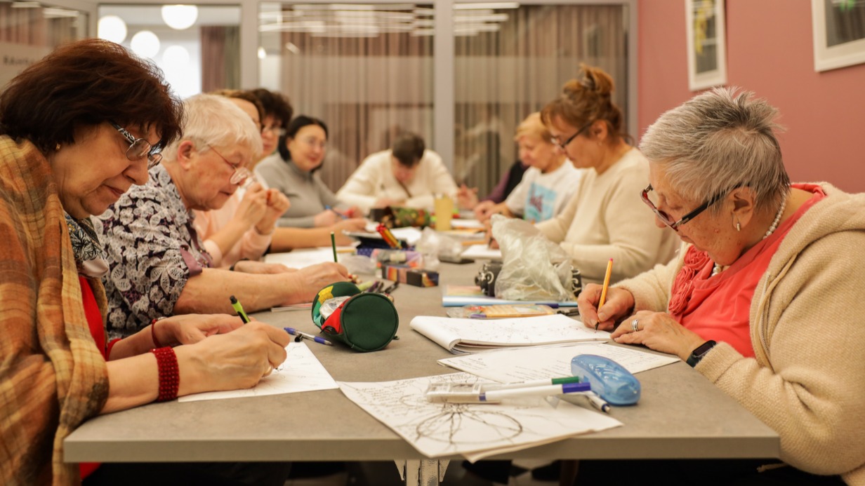 Во всех центрах московского долголетия прошла весенняя программа