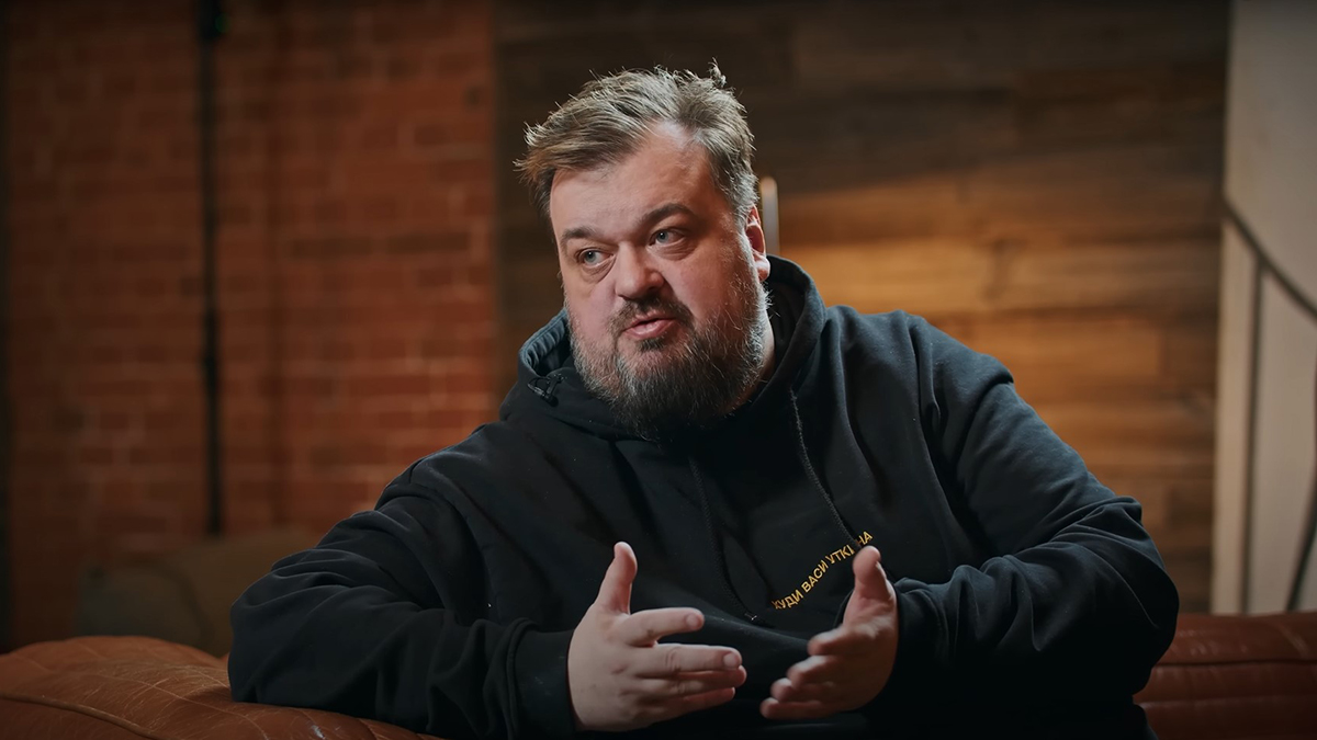 «У меня был сын, а теперь его нет»: мать Уткина высказалась о смерти журналиста