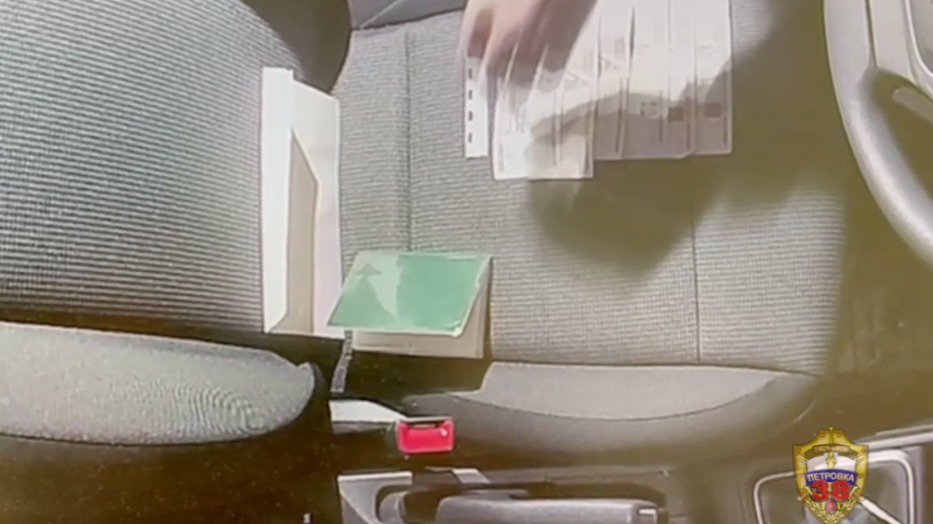 Водитель без прав пытался дать взятку автоинспектору в ЦАО