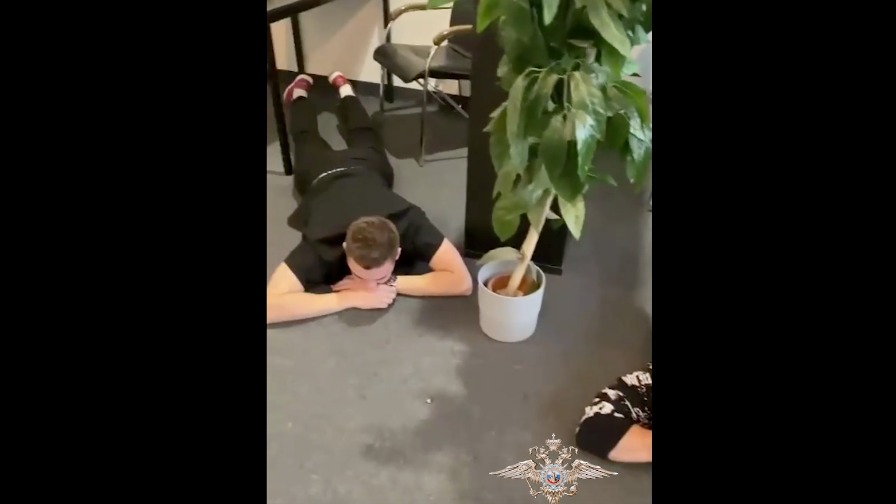 Полицейские задержали мошенников, которые «трудоустраивали» москвичей за деньги