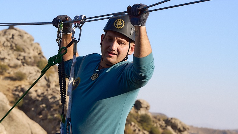 Хорошая физическая подготовка помогла цирковому тренеру Александру Лосю пройти на шоу сложные экстремальные испытания 