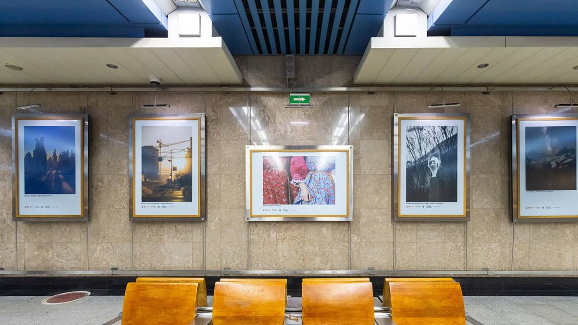 Выставка «За это я люблю Россию» открылась на станции метро «Выставочная»