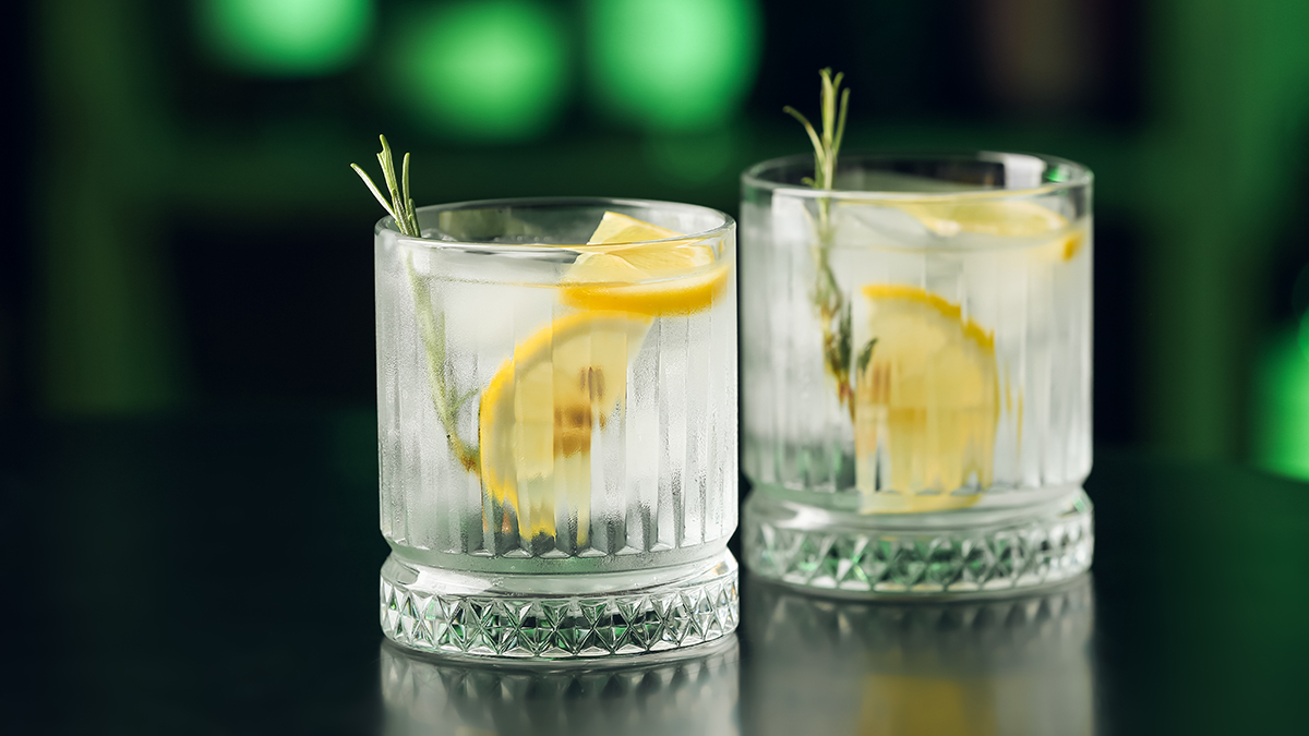 Вернет легкость: врач Мухина назвала рецепт помогающего при переедании коктейля