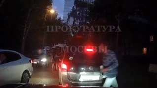 Мужчина ударил водителя встречного авто из-за нежелания уступить проезд в Ховрине