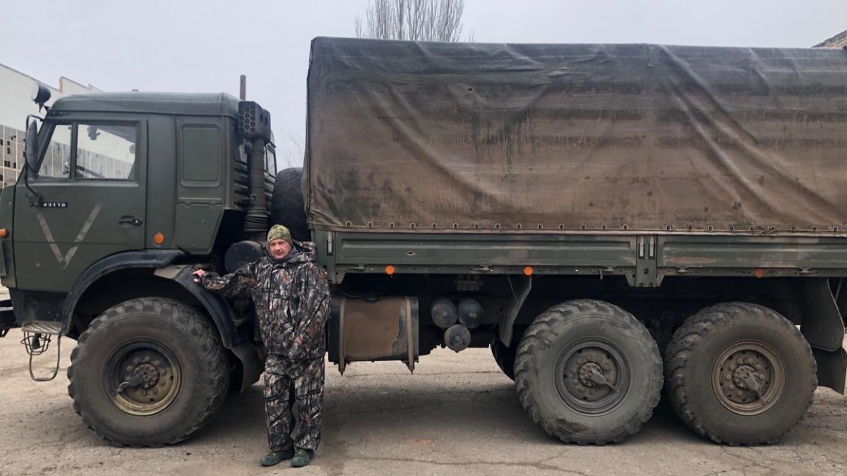 Нелестно отозвавшийся о контрактниках депутат Дюков вернулся из зоны СВО