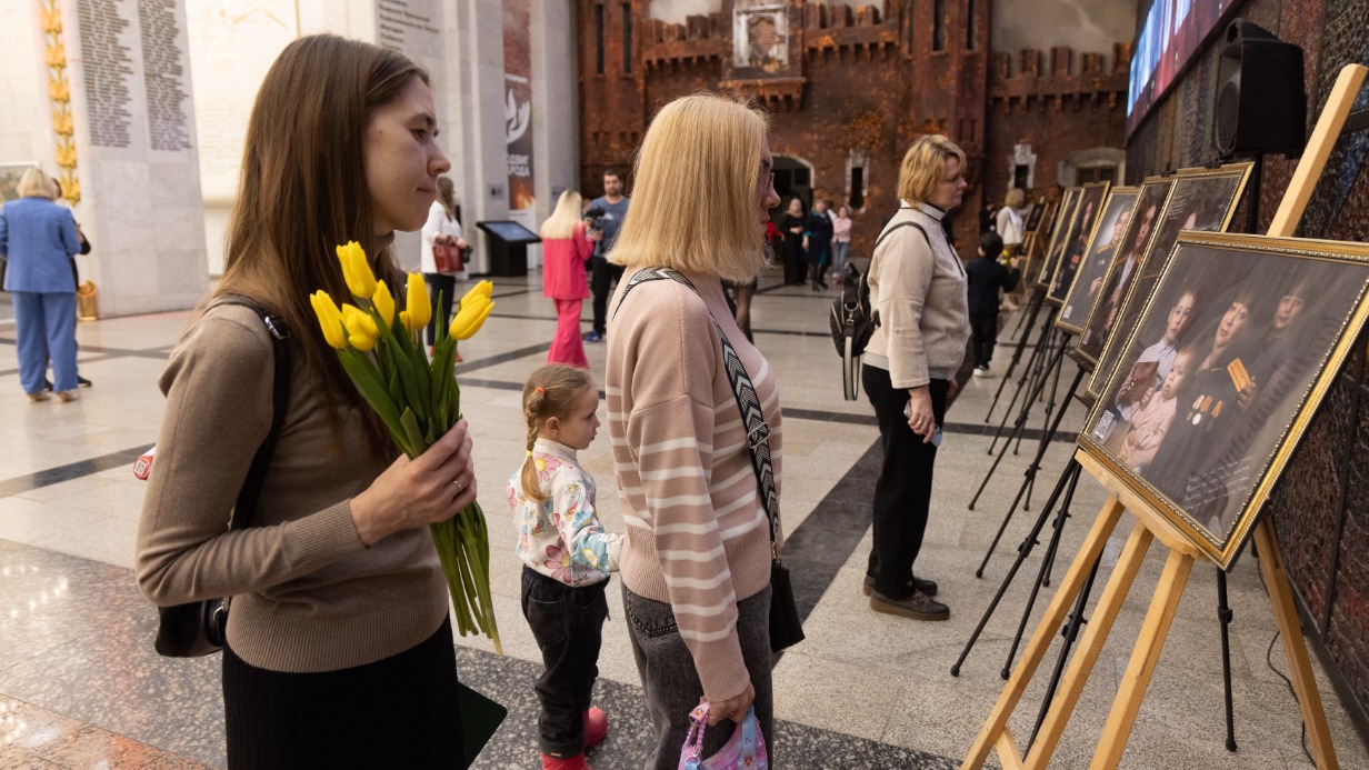 Около 7,5 тысячи человек посетили выставку «Жены героев» в Музее Победы