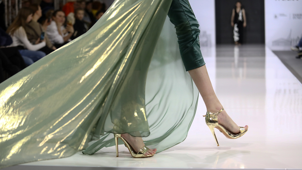 Лису из группы Blackpink массово отменяют после ее выхода на Met Gala