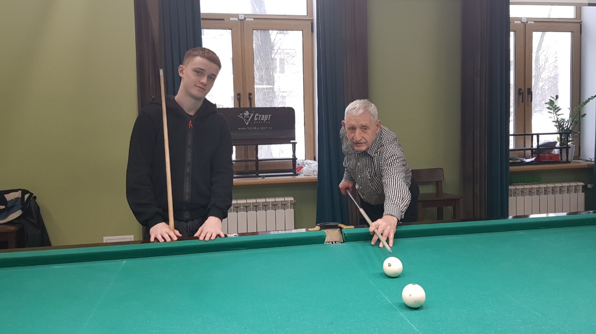 Ярослав Белов вместе с учеником — воспитанником Центра содействия семейному воспитанию «Школа циркового искусства имени Ю. В. Никулина»