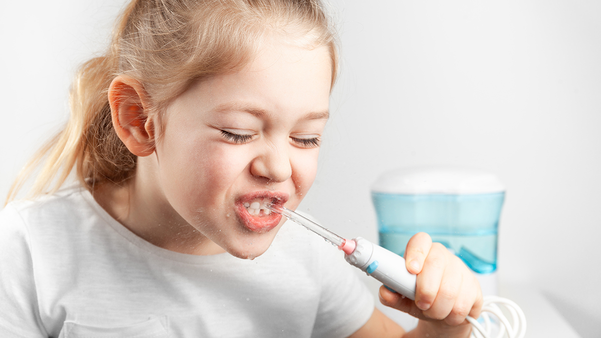 Стоматолог Сумцова рассказала, как пользоваться ирригатором для зубов и кому он нужен