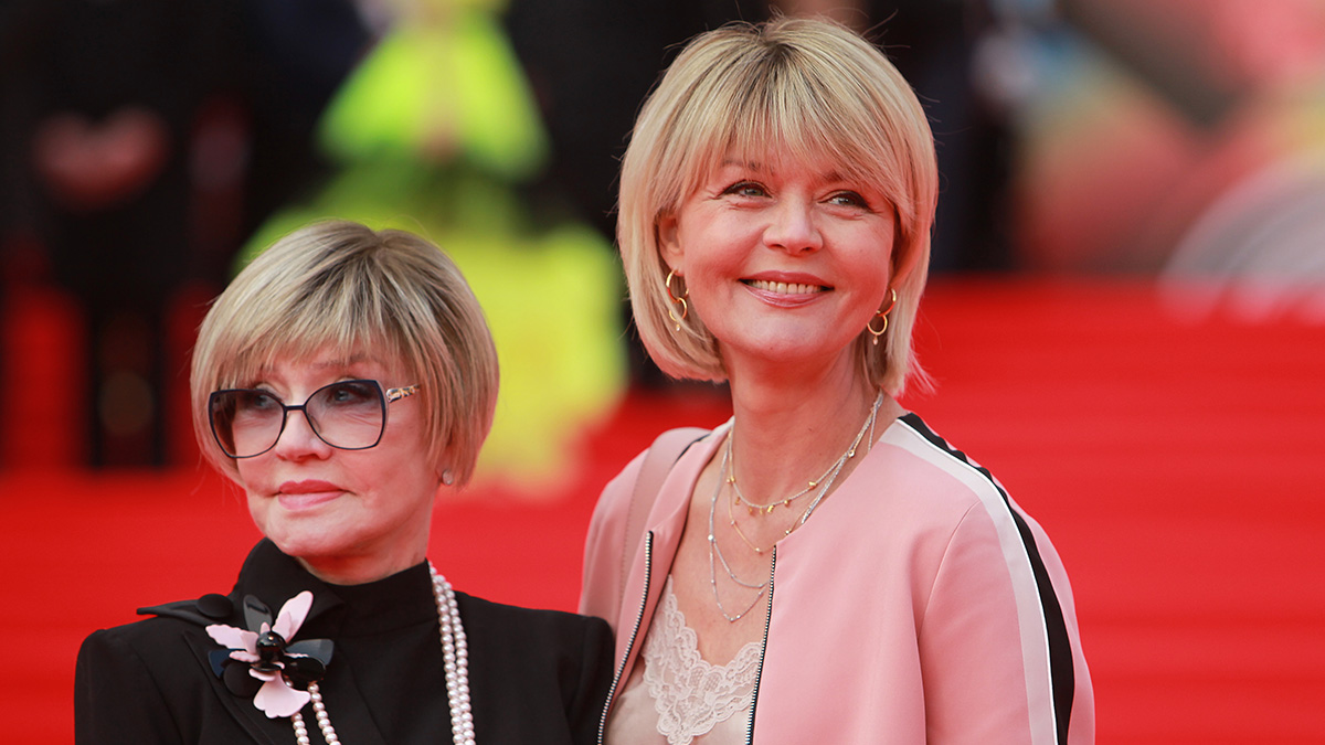 Меньшова опровергла информацию о госпитализации своей матери Алентовой