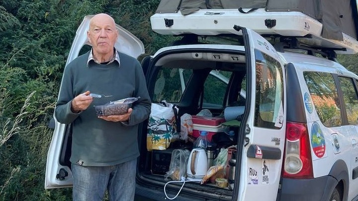 Остановка во время путешествия Павла Садчикова в Казань