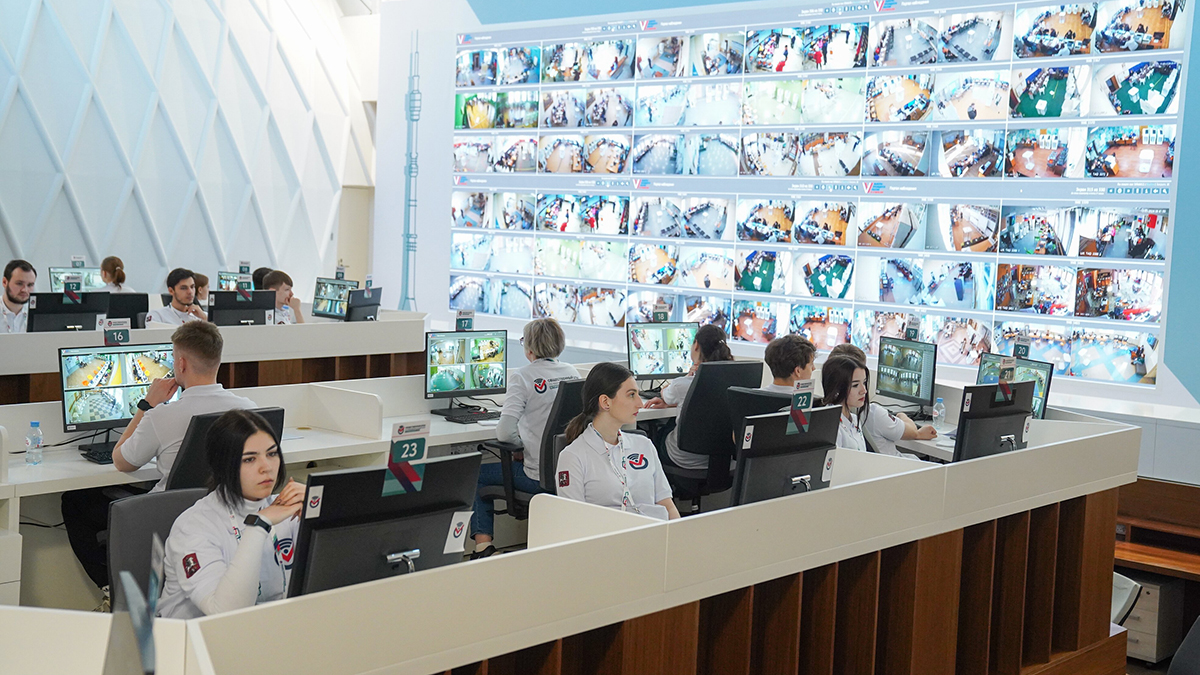 Наблюдатели и эксперты из 129 стран следят за ходом голосования на выборах в РФ