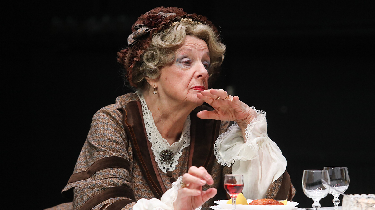 Mash: Старейшую актрису театра Моссовета Кнушевицкую госпитализировали в Москве