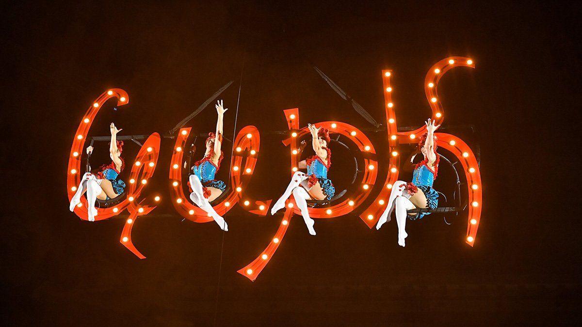 Воздушная гимнастка упала из-под купола цирка во время шоу в Кисловодске