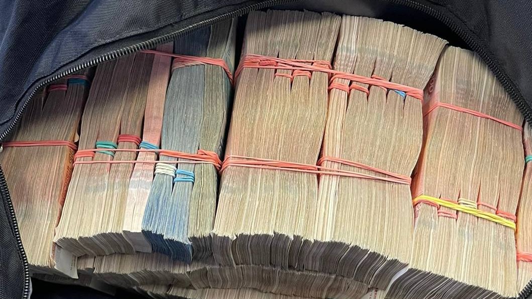 Случайный прохожий не дал украсть из машины 46 миллионов рублей в центре Москвы