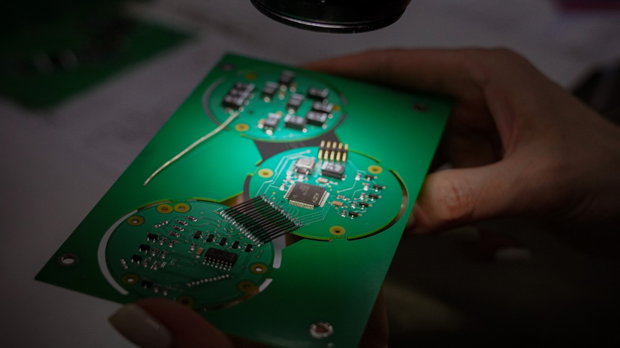 Созданный столичными промышленниками зондовый микроскоп показал «сверхчистый» космос