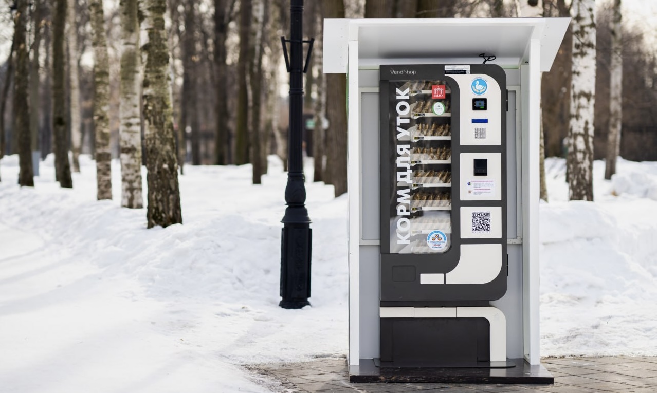 Вендинговые автоматы с кормом для птиц появились в парке «Останкино»