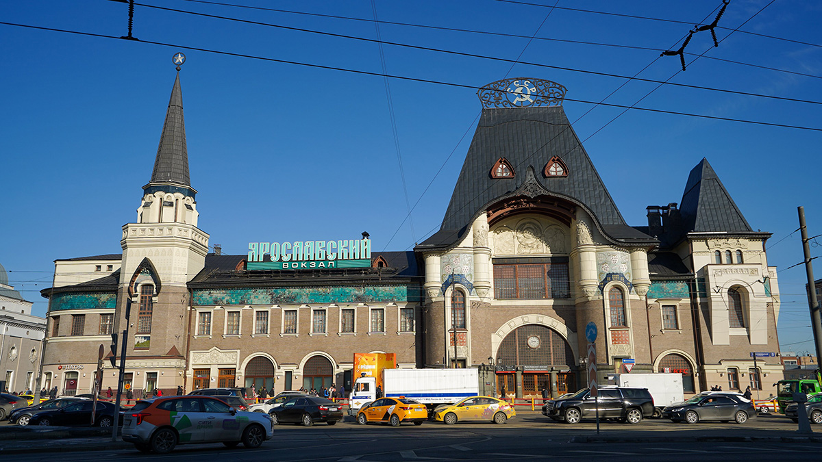 Двое мужчин украли чемодан с миллионом у спящего пассажира на вокзале в Москве