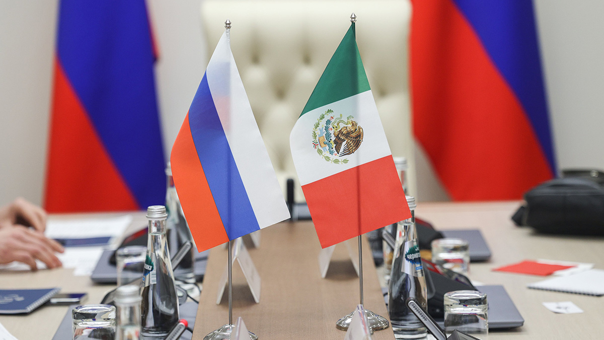 Российские туристы массово столкнулись с проблемами при въезде в Мексику