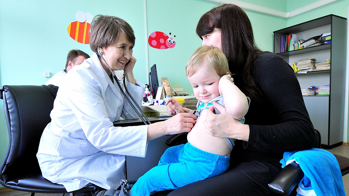 В Госдуму внесут проект о выходном для матерей при походе с ребенком на медосмотр